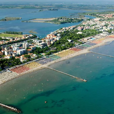 Cozy Escape With View Apartment Grado